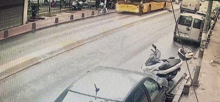 Beyoğlu'nda İETT otobüsünün çarptığı kadın ağır yaralandı