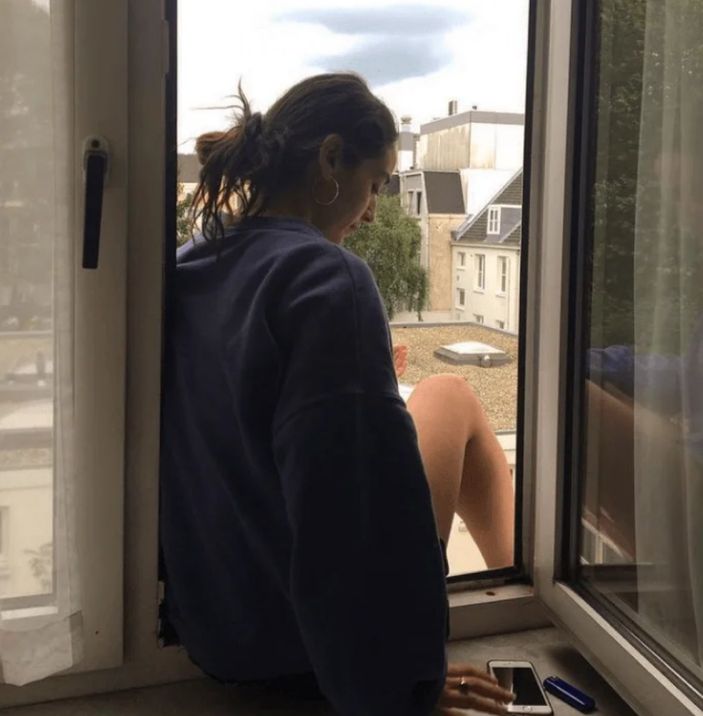 Gönül Dağı'nın Cemile'sinin bu pozlarını ilk defa göreceksiniz... Mini elbiseleri mest etti!