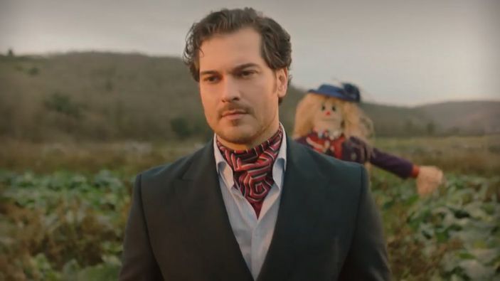 Süslü Korkuluk'ta Çağatay Ulusoy'un partneri Maraşlı'dan! Rus güzeli ekranlara dönüyor...