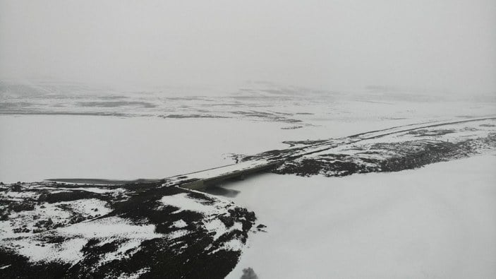 Alparslan-1 Barajı'nın yüzeyi kısmen dondu