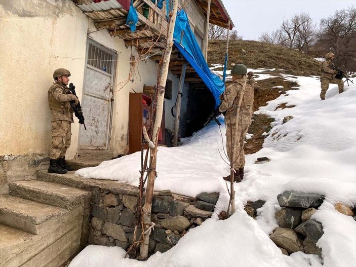 Bitlis merkezli 4 ilde terör operasyonu: 8 gözaltı