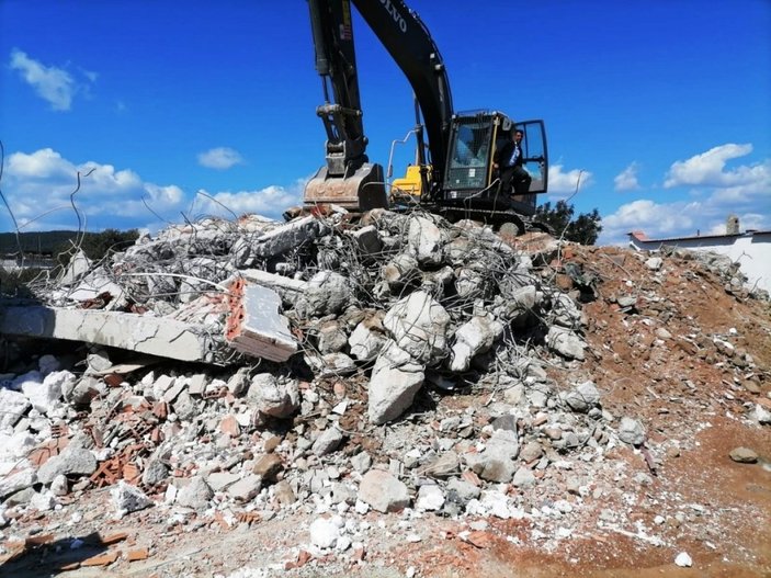 Bodrum'da kaçak yapılar yıkılıyor