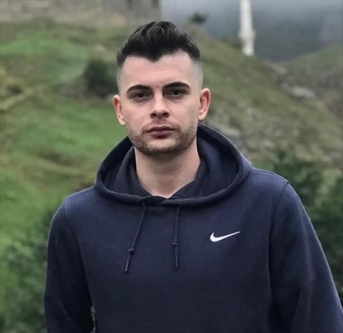 Giresun'da park halindeki minibüse çarpan otomobilde 1 kişi can verdi