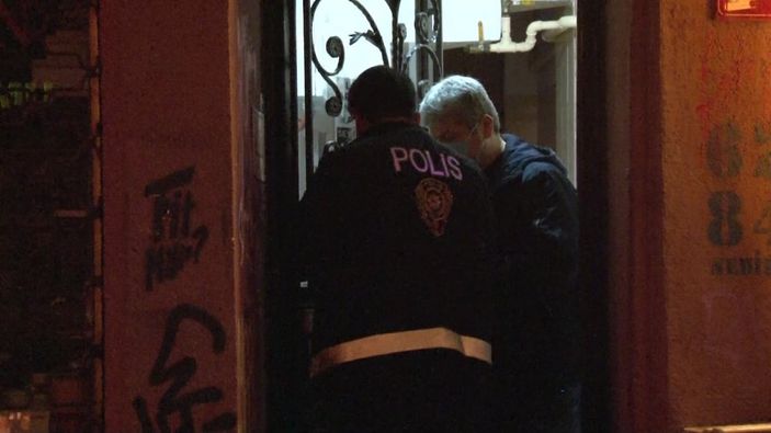 i Kadıköy’de eşini bıçaklayan kadın, kızını rehin aldı