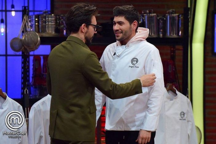 Şef önlüğünü giydi! 3 Ocak MasterChef'te çeyrek finale kim çıktı?
