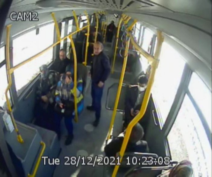 Erzurum'da maske takmayan yolcu otobüsten indirildi