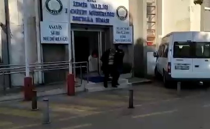 İzmir'de komşusunu öldüren emekli astsubay tutuklandı