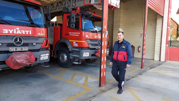 Manisa'da itfaiyenin neşe kaynağı kumru Cemile