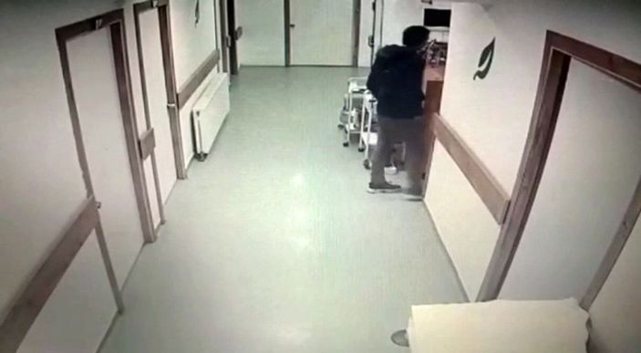 Esenyurt'ta hemşirenin cep telefonunu çalan hırsız