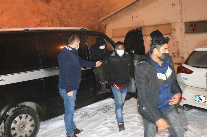 Erzincan'da 17 düzensiz göçmen yakalandı