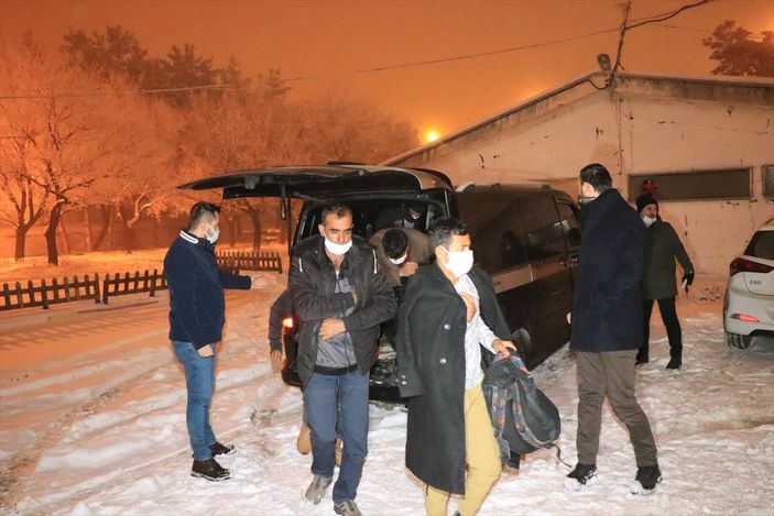 Erzincan'da 17 düzensiz göçmen yakalandı