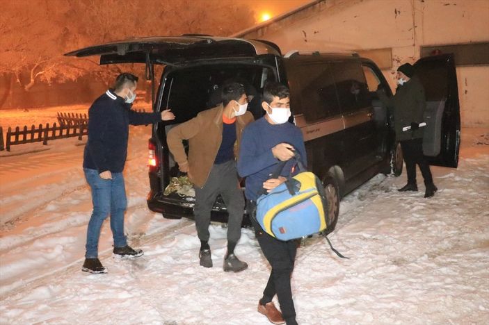 Erzincan'da 17 düzensiz göçmen yakalandı