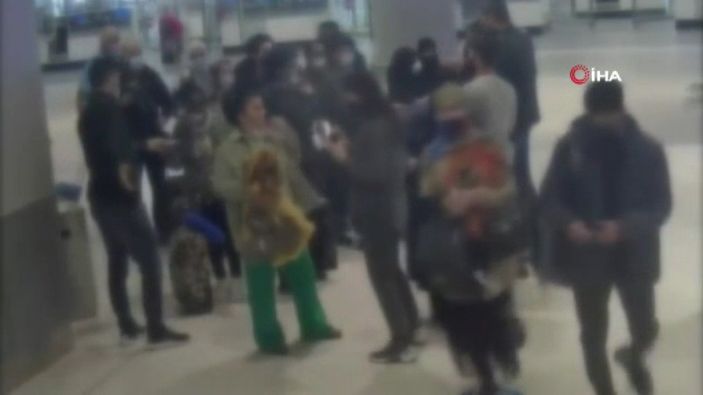 Terör şüphelisi yabancı kadın İstanbul’da çifte pasaportla yakalandı