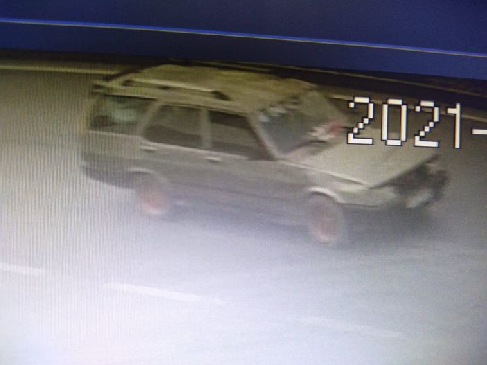 Mersin’de hırsızlık şüphelilerini, otomobilin önündeki yazı ele verdi