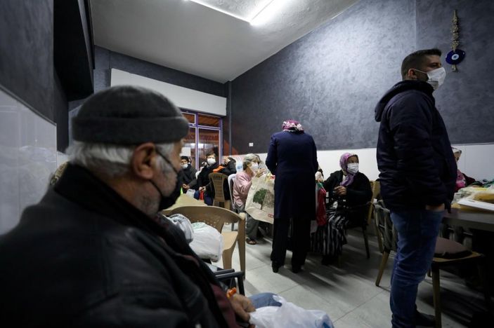 İzmir'de kurdukları aşeviyle 300 kişiyi doyuran iki esnaf, barınma evi açacak