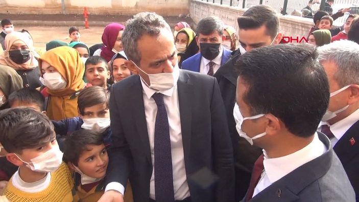 Öğretmenler Mahmut Özer'in Milli Eğitim Müdürü'ne görevini doğru yap uyarısına tepkili