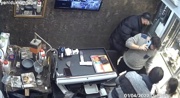 i Şişli'de dalgınlıktan yararlanan hırsız, kuyumcudan 11 çeyrek altın çaldı