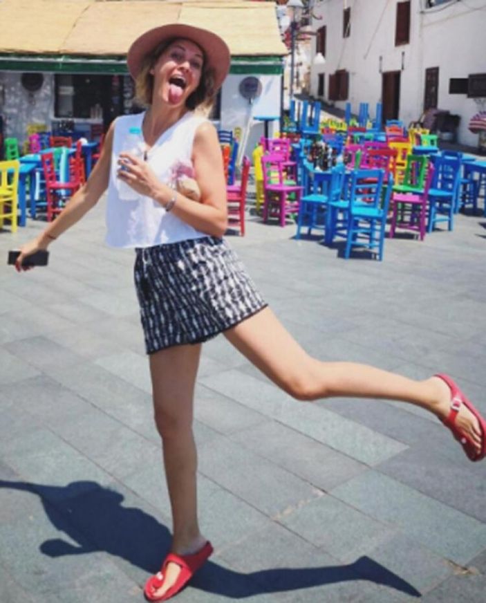 Güldür Güldür'ün Bilal'i Onur Buldu'nun öğretmen eşine bakın! Güzelliğiyle herkesi büyüledi