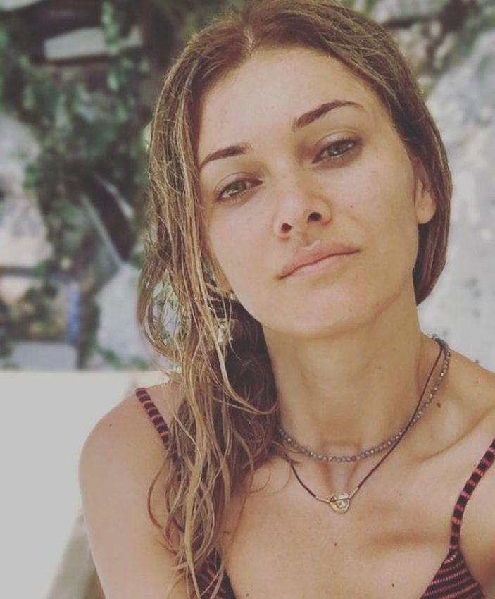 Güldür Güldür'ün Bilal'i Onur Buldu'nun öğretmen eşine bakın! Güzelliğiyle herkesi büyüledi