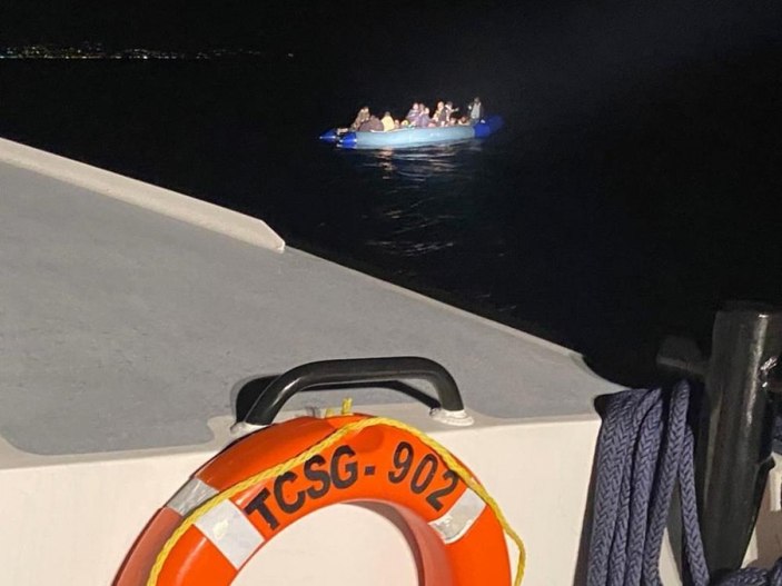 İzmir açıklarında 34 düzensiz göçmen kurtarıldı