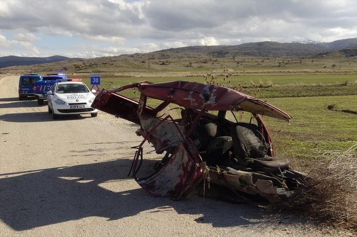 Afyonkarahisar'da iki otomobil çarpıştı: 1 ölü, 3 yaralı