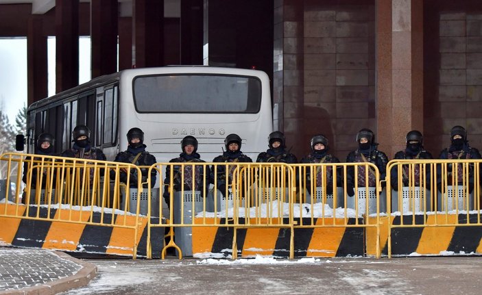 Kazakistan'da teröristlere karşı uyarı yapmadan ateş açma emri verildi