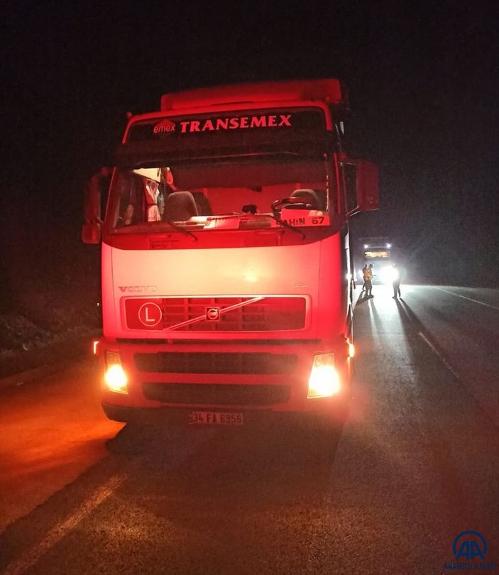 a Edirne’de kaçak göçmen, saklandığı tırdan yola düştü