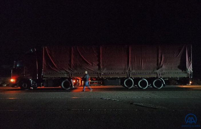 a Edirne’de kaçak göçmen, saklandığı tırdan yola düştü
