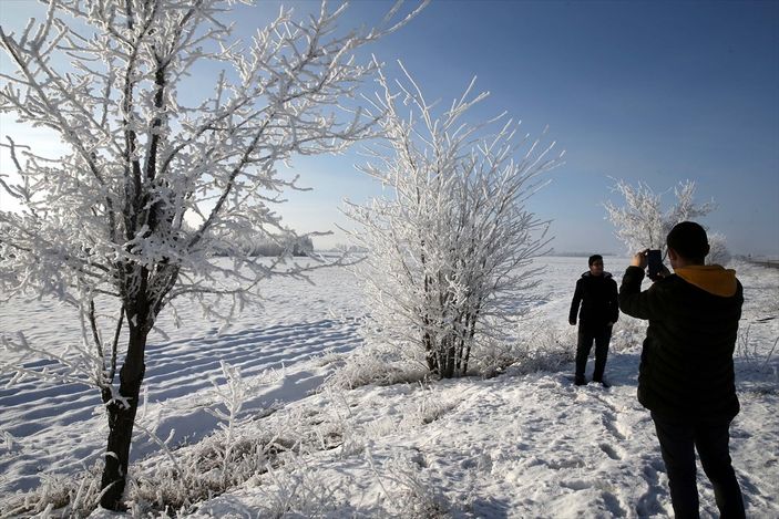 Sivas'ta Tödürge Gölü buz tuttu