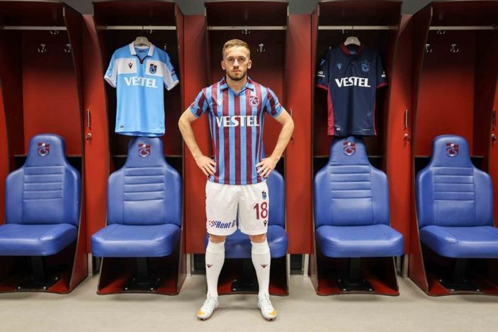 Trabzonspor'da Edin Visca için imza töreni düzenlendi