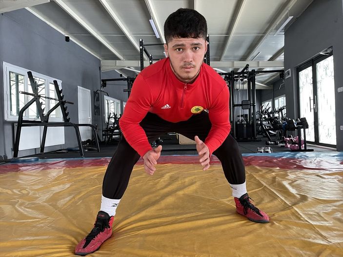 a İşitme engelli milli güreşçi Ahmet Erfidan, olimpiyatları hedefledi