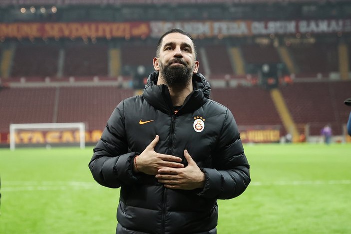 Arda Turan, tribünlerden özür diledi