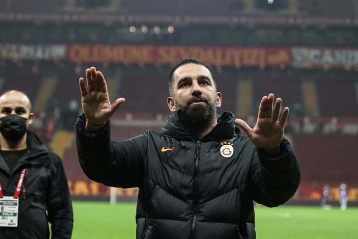 Arda Turan, tribünlerden özür diledi