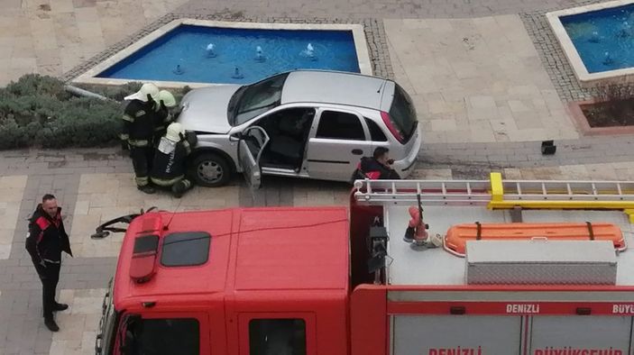 Denizli'de otomobiliyle trafik ışıklarını söküp götürdü