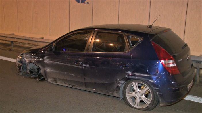 i Maltepe'de makas atarken bariyerlere daldı, aracı bırakıp kaçtı