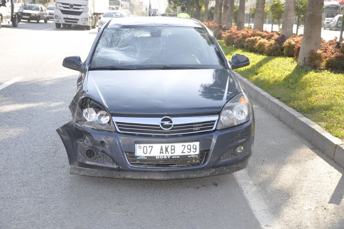 i Antalya'da 'doğum' yolunda kaza: Genç babaya otomobil çarptı