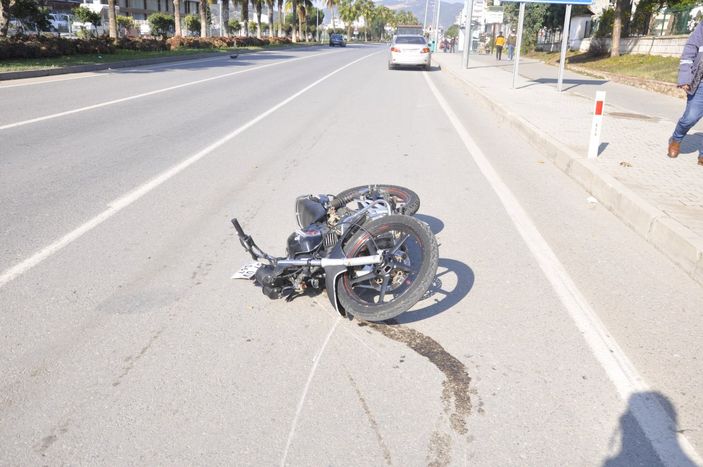 i Antalya'da 'doğum' yolunda kaza: Genç babaya otomobil çarptı