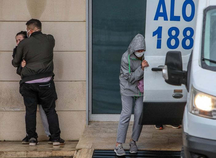 D Antalya'da 17 yaşındaki genç kız maganda kurşunuyla hayatını kaybetti