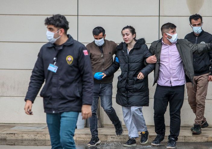 D Antalya'da 17 yaşındaki genç kız maganda kurşunuyla hayatını kaybetti