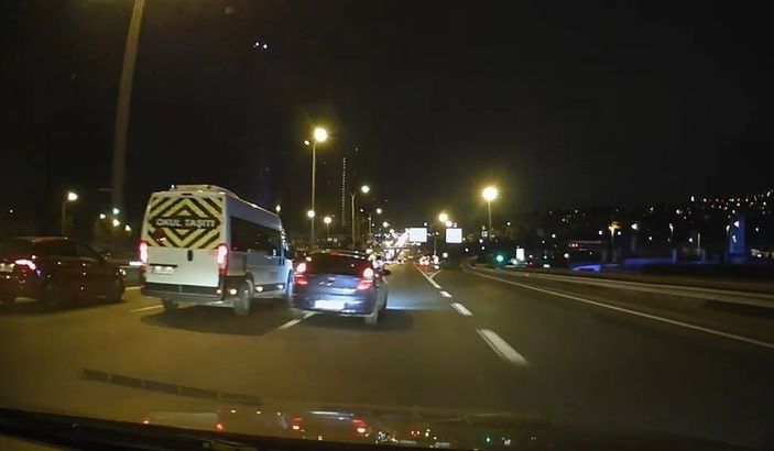 i Maltepe'de makas atarken bariyerlere daldı, aracı bırakıp kaçtı