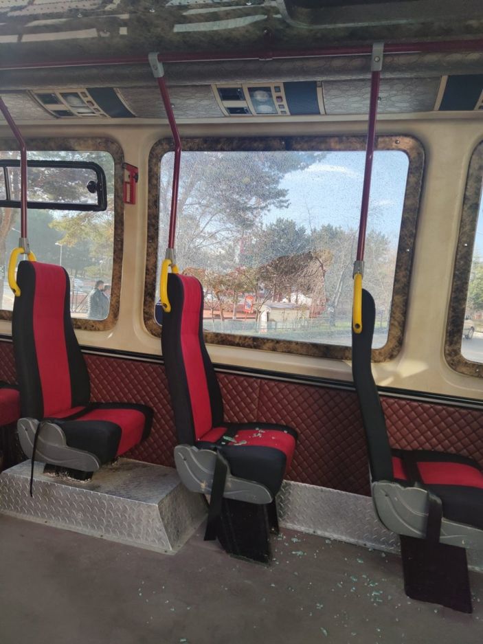 Bolu'da taksici öğrenci taşıyan dolmuşa silahla saldırdı