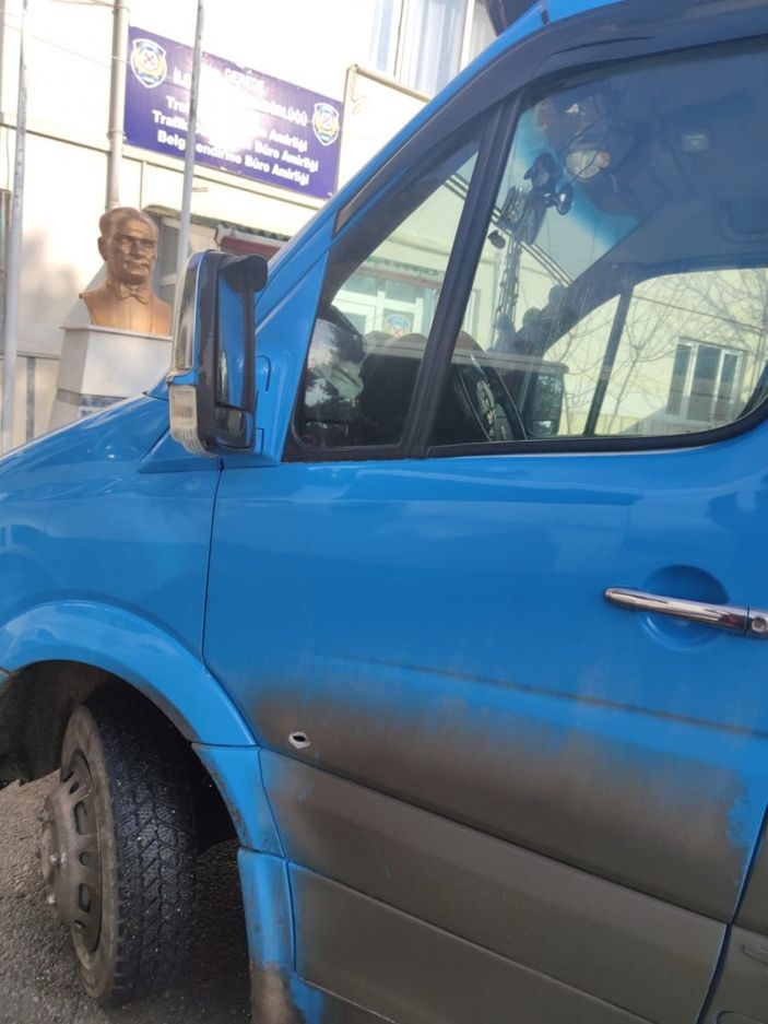 Bolu'da taksici öğrenci taşıyan dolmuşa silahla saldırdı