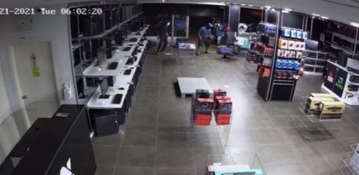 Kağıthane’deki teknoloji mağazasında soygun