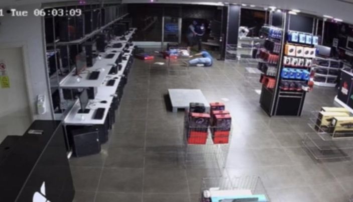 Kağıthane’deki teknoloji mağazasında soygun