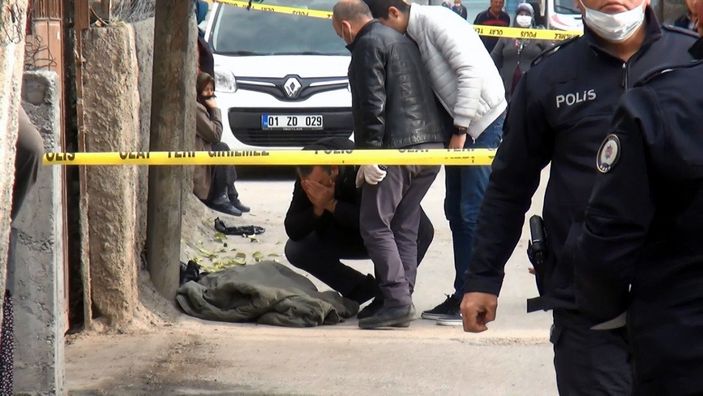 d Adana’da uyuşturucudan ölen oğlunu görünce fenalık geçirdi
