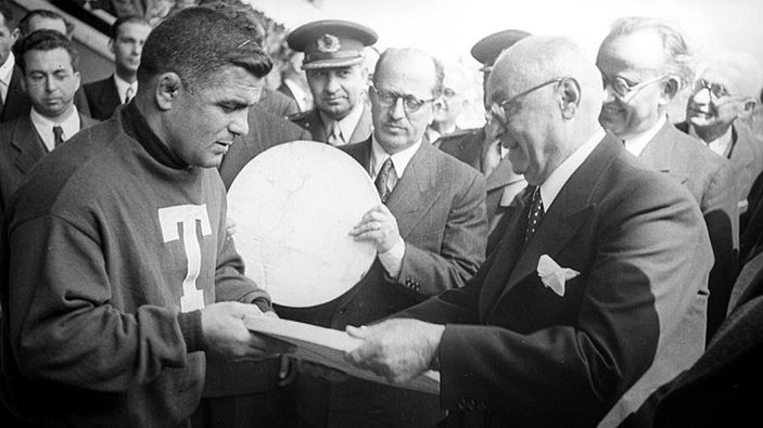 a Türk güreşinin babası Yaşar Doğu, ölüm yıl dönümünde anılıyor