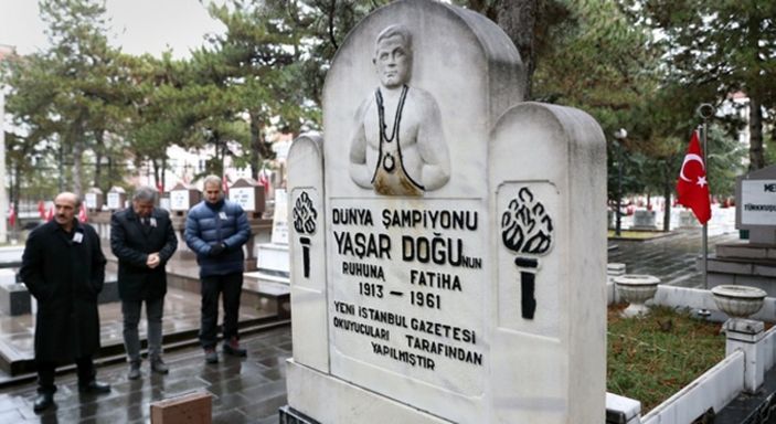 a Türk güreşinin babası Yaşar Doğu, ölüm yıl dönümünde anılıyor
