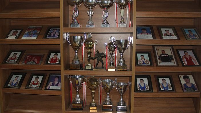 a Türk güreşinin babası Yaşar Doğu, ölüm yıl dönümünde anılıyor