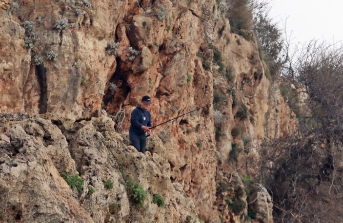 Antalya'daki balıkçının 30 metre yükseklikteki tehlike avı