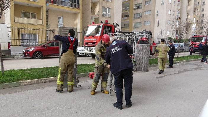 Bursa'da 8. kattan düşen kadın mucize şekilde hayata tutundu